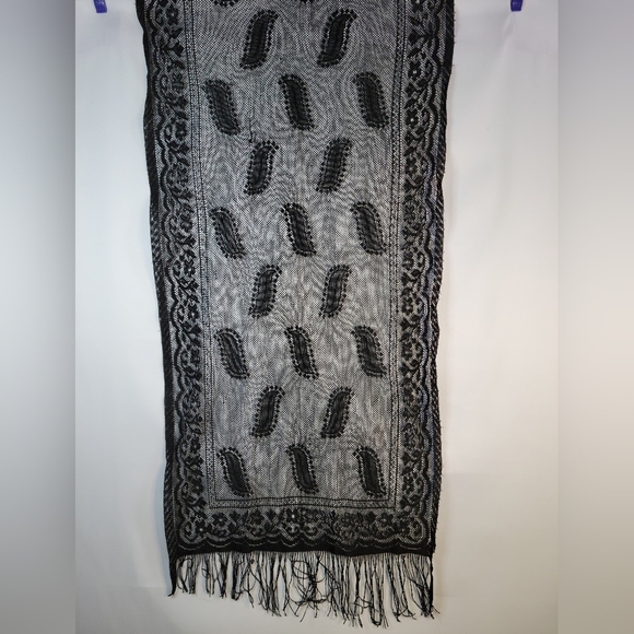 Black lace shawl runner tablecloth - Picture 3 of 7